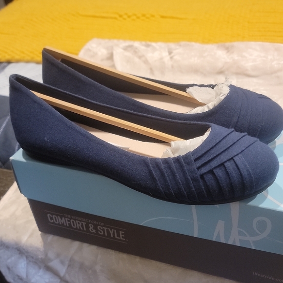 American Eagle Outfitters Navy Women's Flats - Picture 1 of 4